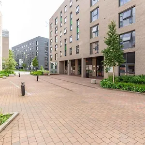  Apartment Ensuite Bedrooms With Shared Kitchen And At Marshall Court In