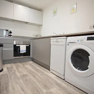  Apartment Sea Air - 2 Bedrooms - Parking - Mins To United Kingdom