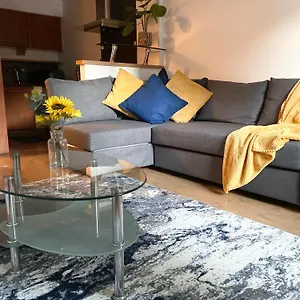  Apartment St James' Blvd